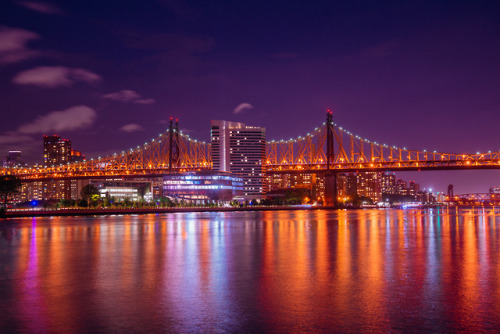 now-youre-cool:Views of Manhattan from Gantry Plaza, Long...