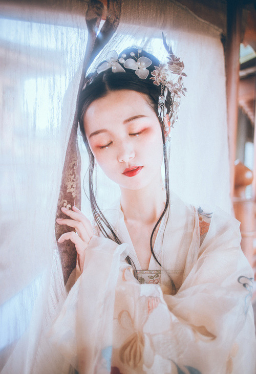 hanfugallery:Traditional Chinese hanfu by 界音