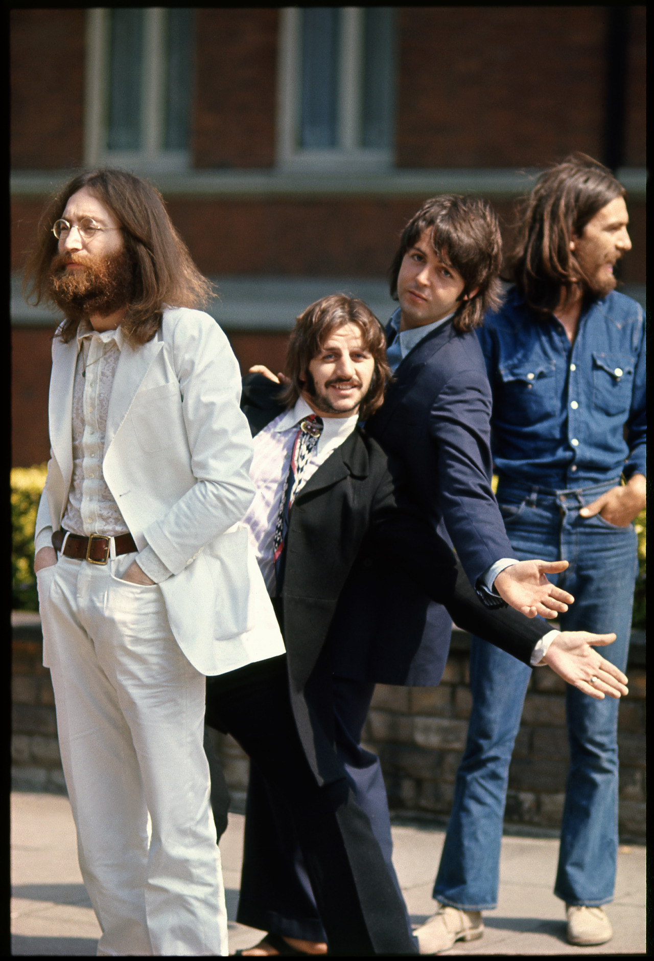 The Beatles lining up for the famous “Abbey Road” - Cool Kids of History