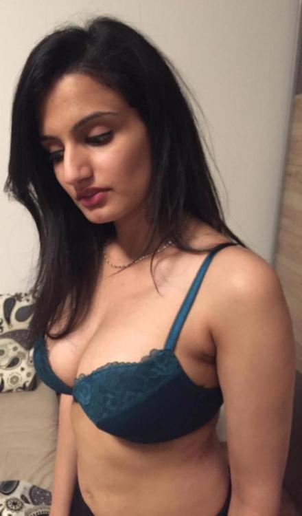 tintmblr:Sexy Indian babe 1