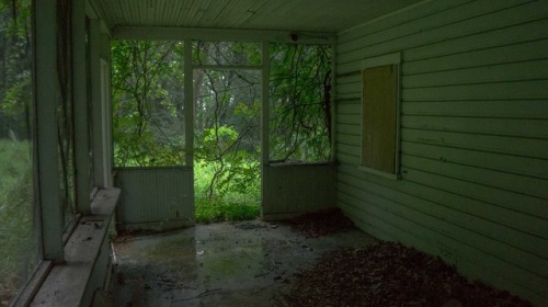 abandoned overgrown urban post apocalyptic photography