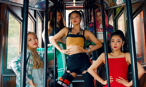 ITZY on X: #광고 [🖤] I can't wait to discover @LouisVuitton's Pre-Fall  Women's collection at tomorrow's show on the Jamsugyo Bridge in Seoul!  #LVPREFALL23  / X