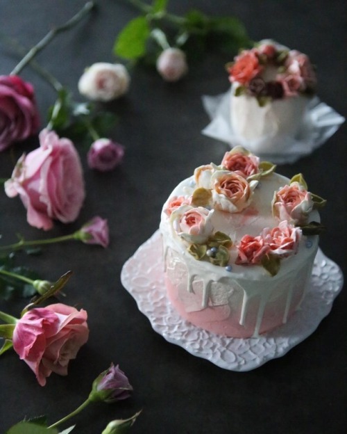 sosuperawesome:Floral Cake Art by Soo Cake on InstagramFollow...