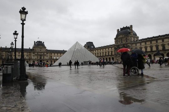 Christophe Ena / AP Photo