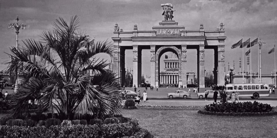 The main entrance to VDNKh (July 1955) (via)