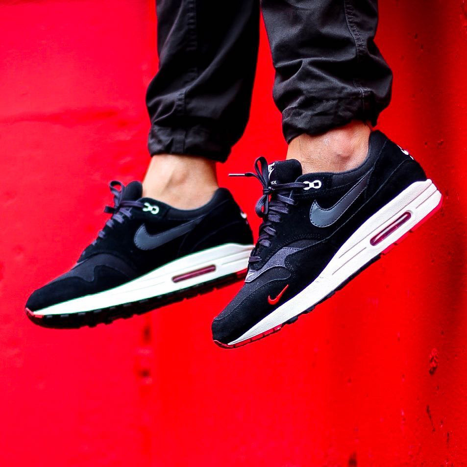 air max 1 bred mini swoosh