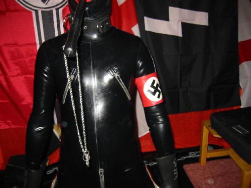 berksbondage:Rubber Nazi