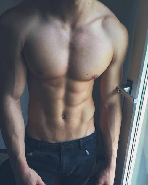 tantalizing-torsos:Tantalizing Torsos!  (many with VPL) &...