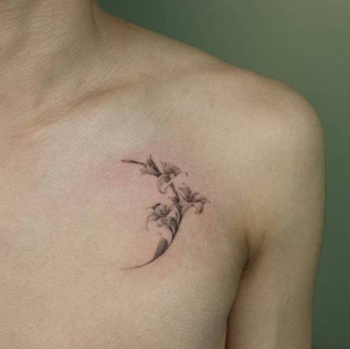 By Comotattoo, done in Seoul. http://ttoo.co/p/35541 flower;small;lily;single needle;chest;tiny;como;ifttt;little;nature