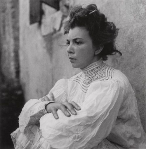 leonor fini photographed by lee miller(via Les Amis de la...