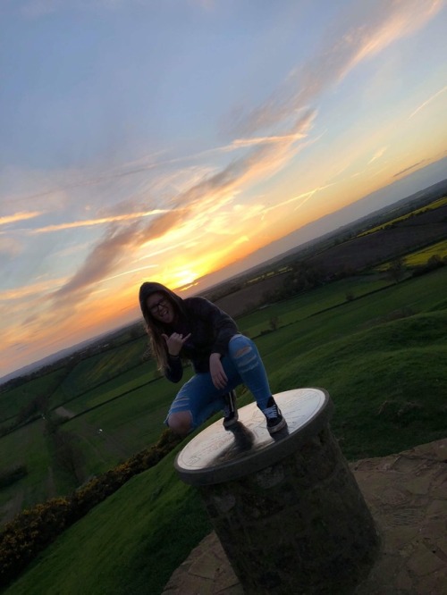 sunset sunny sun beautiful beautiful views view beautiful sky sky vans gay lesbian girlswholikegirls girls who like girls girls who love girls girls who kiss girls kiss girls wave hand best view happy smile me mine dyke single lesbian single gay follow me like for like like love