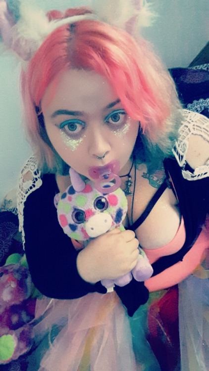 suicideangelkitten:Cutest sparkly baby princess ever! 