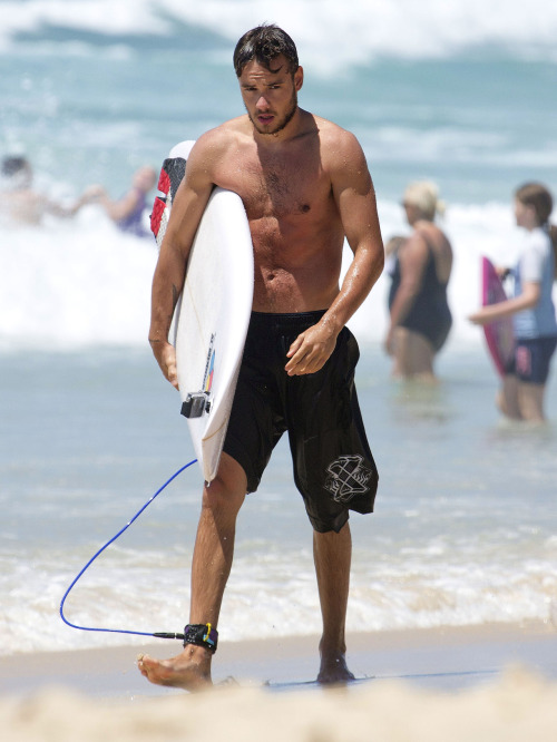 Liam Payne Barefoot | Tumblr