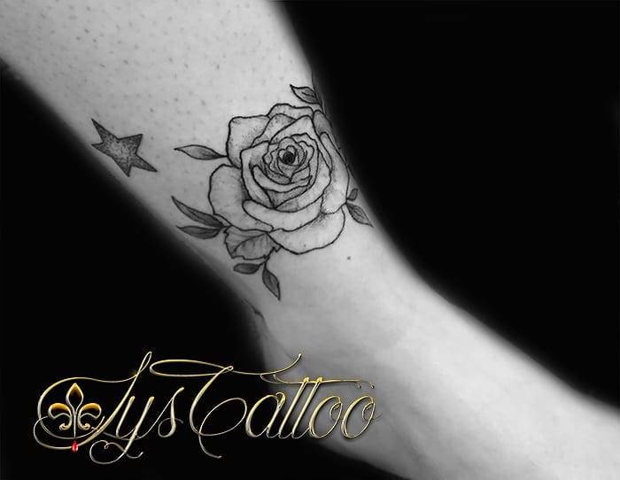 Lys Tattoo Tatouage Devant La Cheville Femme Rose Par Lys