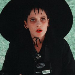 lydia deetz icons | Tumblr