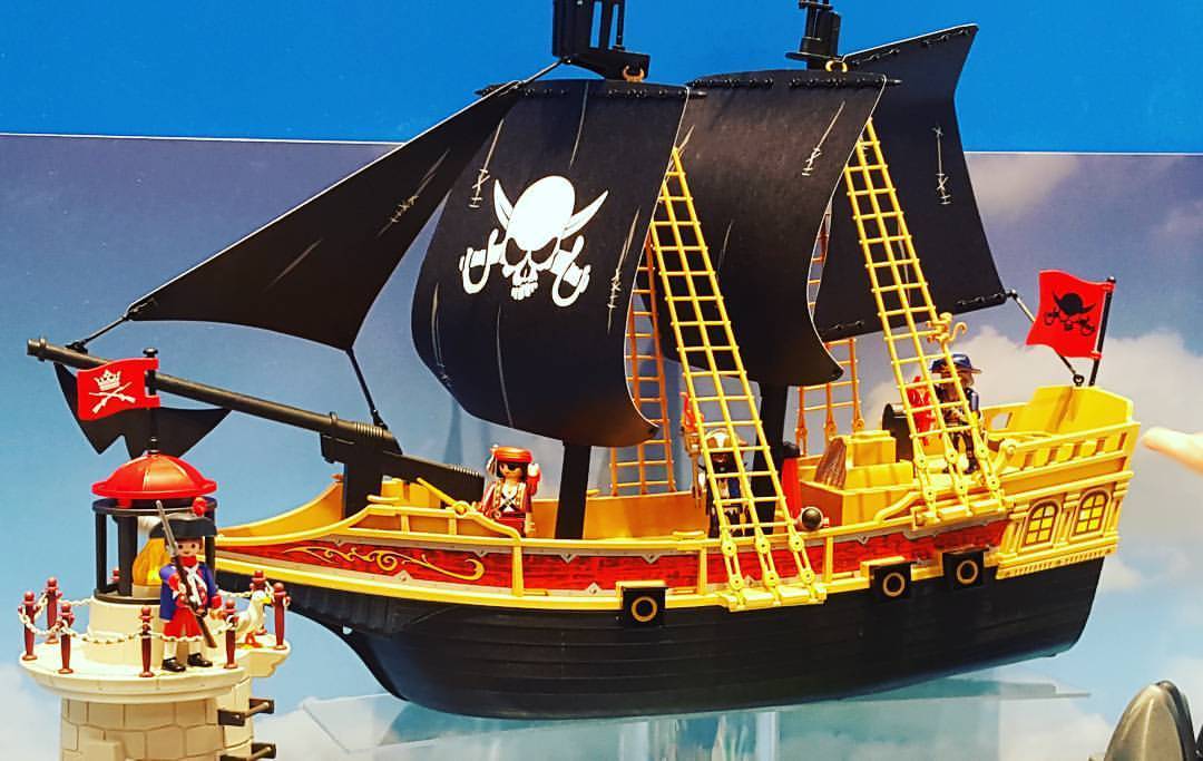 pirate themed toys