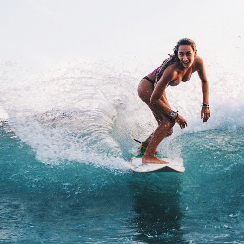 surf-girl:Surf Girl