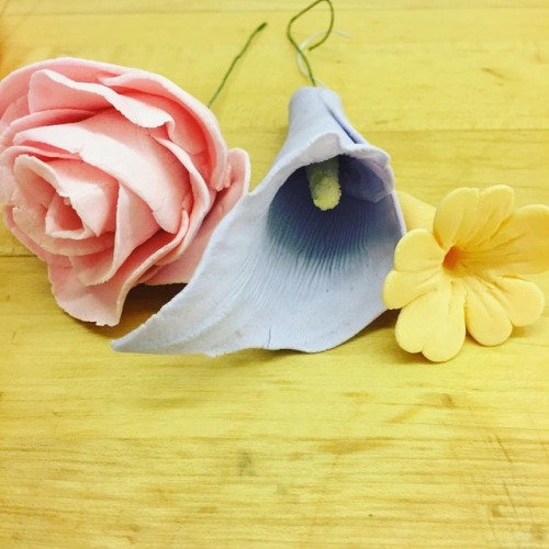 My first attempt at gum paste flowers #georgebrownbaking...