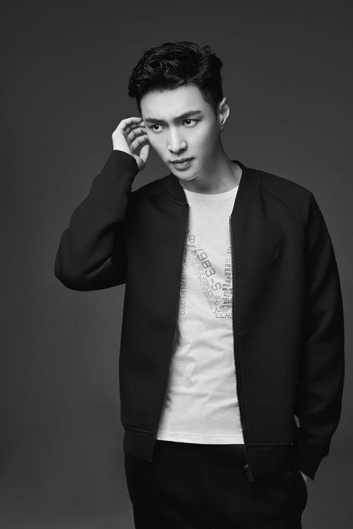 misskpopforever:Lay… “hot and handsome model”