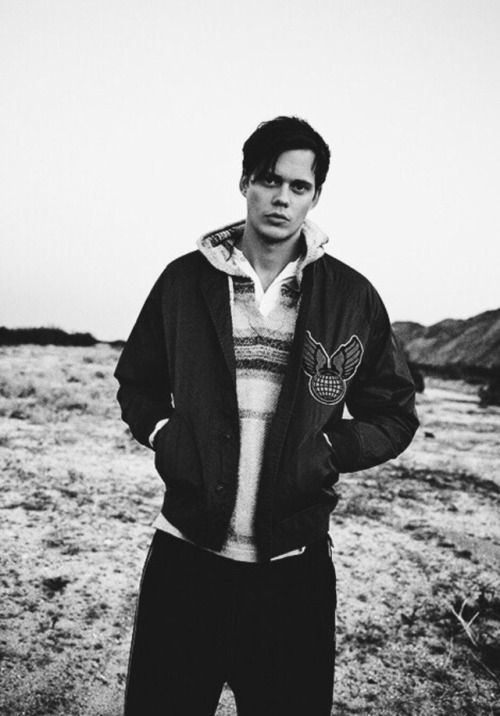 mister-babado0k:Bill Skarsgård; Noir.