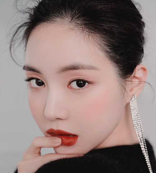 femaleidol:naeun for elle