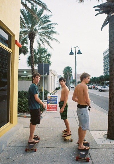 guy wearing flip flops