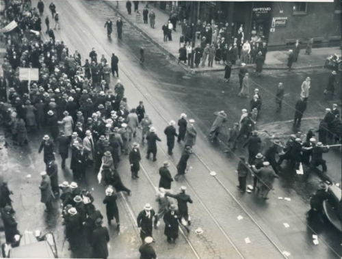 historicaltimes:American communists attacking Ukrainians...