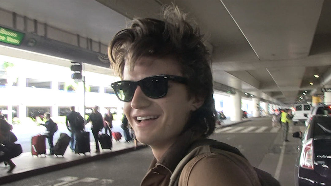 steve harrington with sunglasses