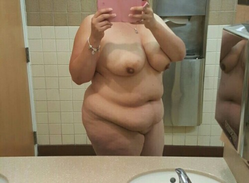 thefatwhoreonline:This is it getting completely naked in a...