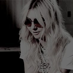 Voir un profil - Lana Killbane Tumblr_p4czjl2pwP1r24xlko2_250