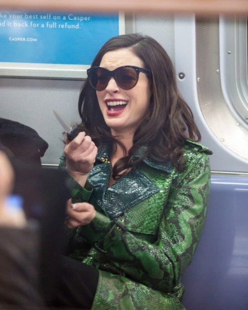 personal uploads this is a big mood adhdkahfkdhajfhdj anne hathaway greatest hits