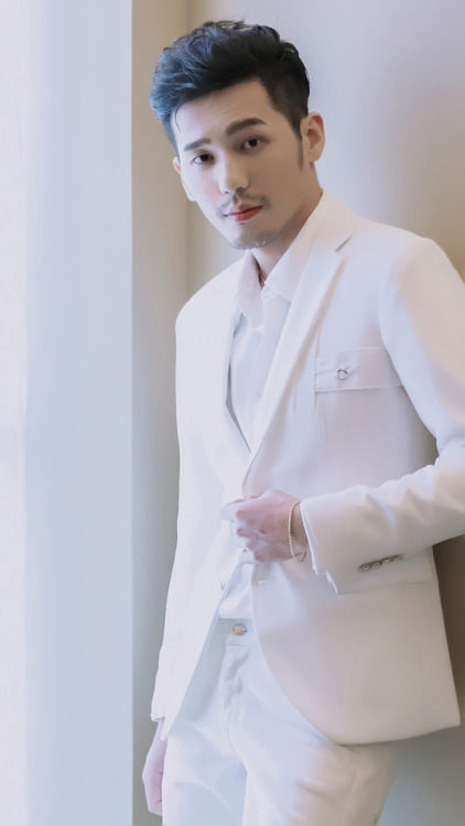 sarah-yyy:chuucrazy:180930 白宇 + LancômePICTURES FROM HIS...