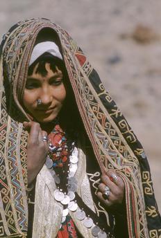 warkadang:AFGHANISTAN. 1964-1977. Pashtun women and girls...