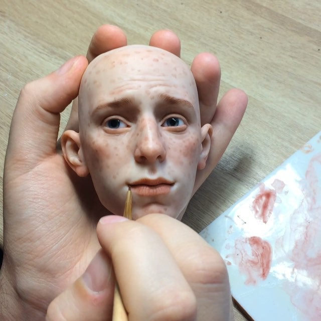 Russian Artist Masterfully Sculpts Hauntingly Lifelike, Fully...