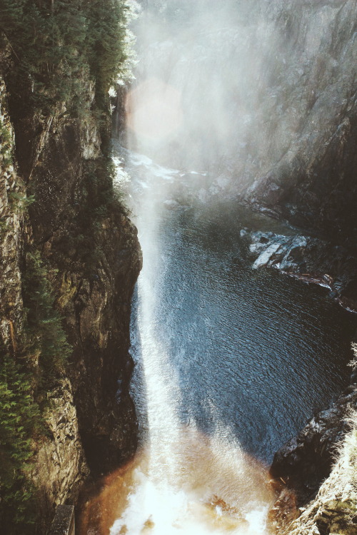 upclosefromafar:folklifestyle:salboissettphoto:The power...