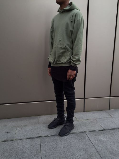 yeezy pirate black outfit