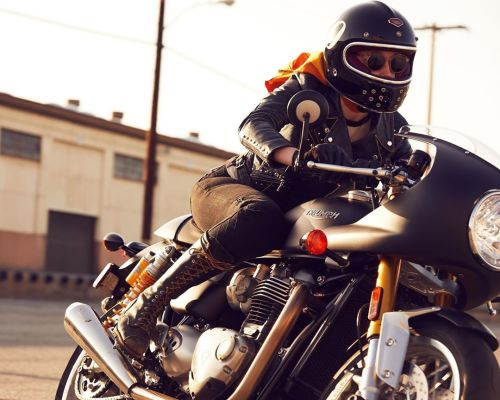 🏁 caferacerpasion.com 🏁 Go girls! A sister with her Triumph...