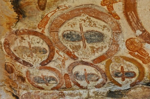 theufos51:Wandjina PetroglyphsThese Australian primitive...