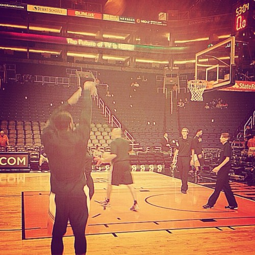 instanba:Eric Bledsoe works on his deadly midrange jumper....