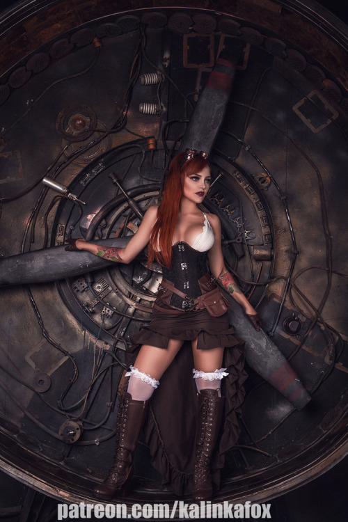 kalinkafox:Steampunk girlyou can order prints here...