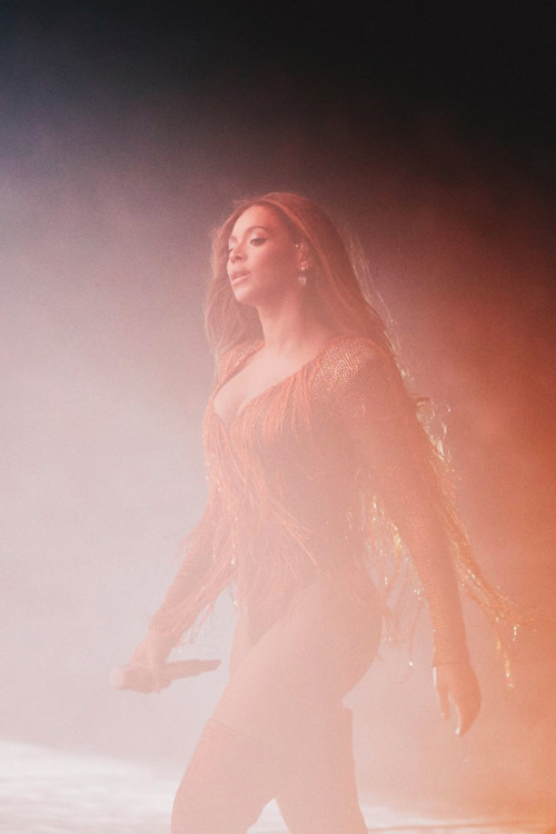 beyhq:Beyoncé performing in Santa Clara (Sept. 29th)