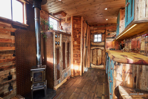 tinyhousecollectiv:A former horse trailer/box, transformed...