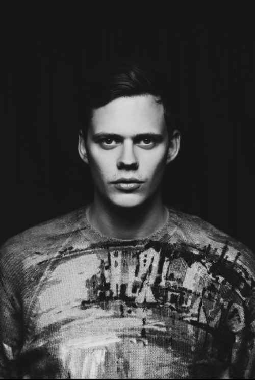 mister-babado0k:Bill Skarsgård; Noir.