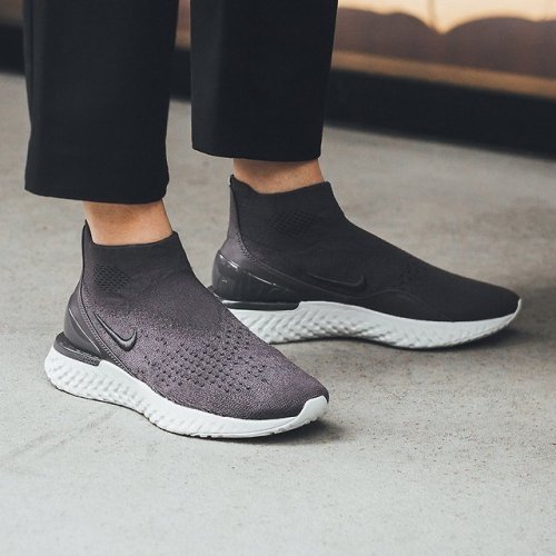 rise react flyknit runner