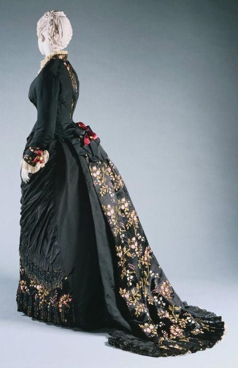 catchingtearsinrain:Gowns from House of Worth, Paris,...