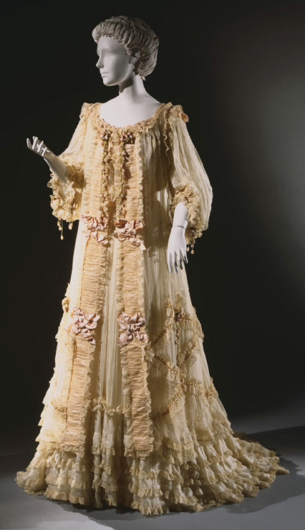 Dressing Gown tea gown silk chiffon lace Jeanne Hallee belle epoque belle epoque fashion 1900s fashion 1900s 1907