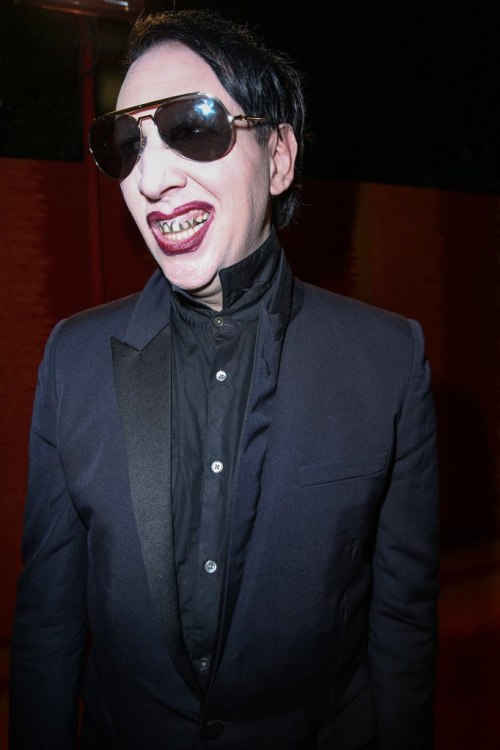 marilyn manson grills teeth why do i like this man so much kms