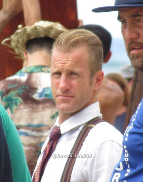 alohaspaceman:Scott Caan on the set of 9.07, Sept 14th.Pics...