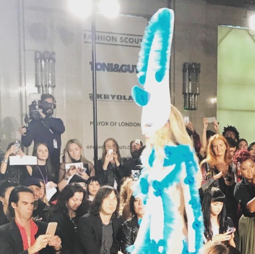 fashion poppr lfw2017 lilylailam bobbygillespie fashionstylist styliststobands lilylailamstylist pamhogg nickcave