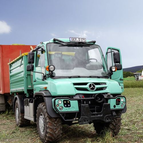 german-cars-after-1945:2015 Mercedes Unimog...